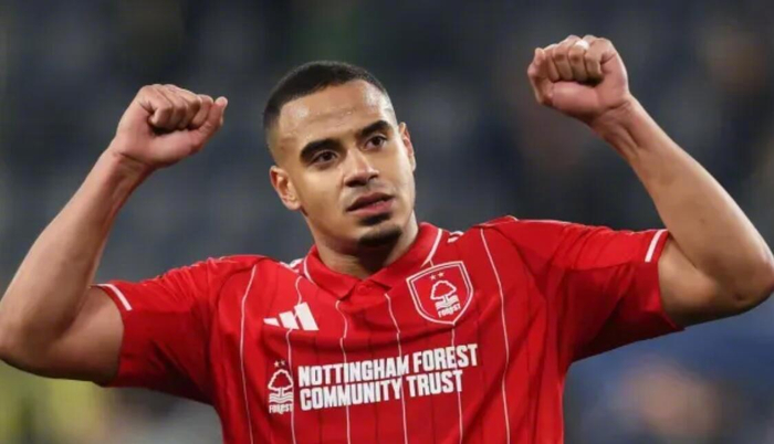 赛事直播-曼联紧急调整夏窗引援计划，重点考察诺丁汉森林中卫穆里略|利桑德罗-马丁内斯|罗伯托·马丁内斯|迈克尔-穆里略|名单|球队_新浪体育_新浪新闻