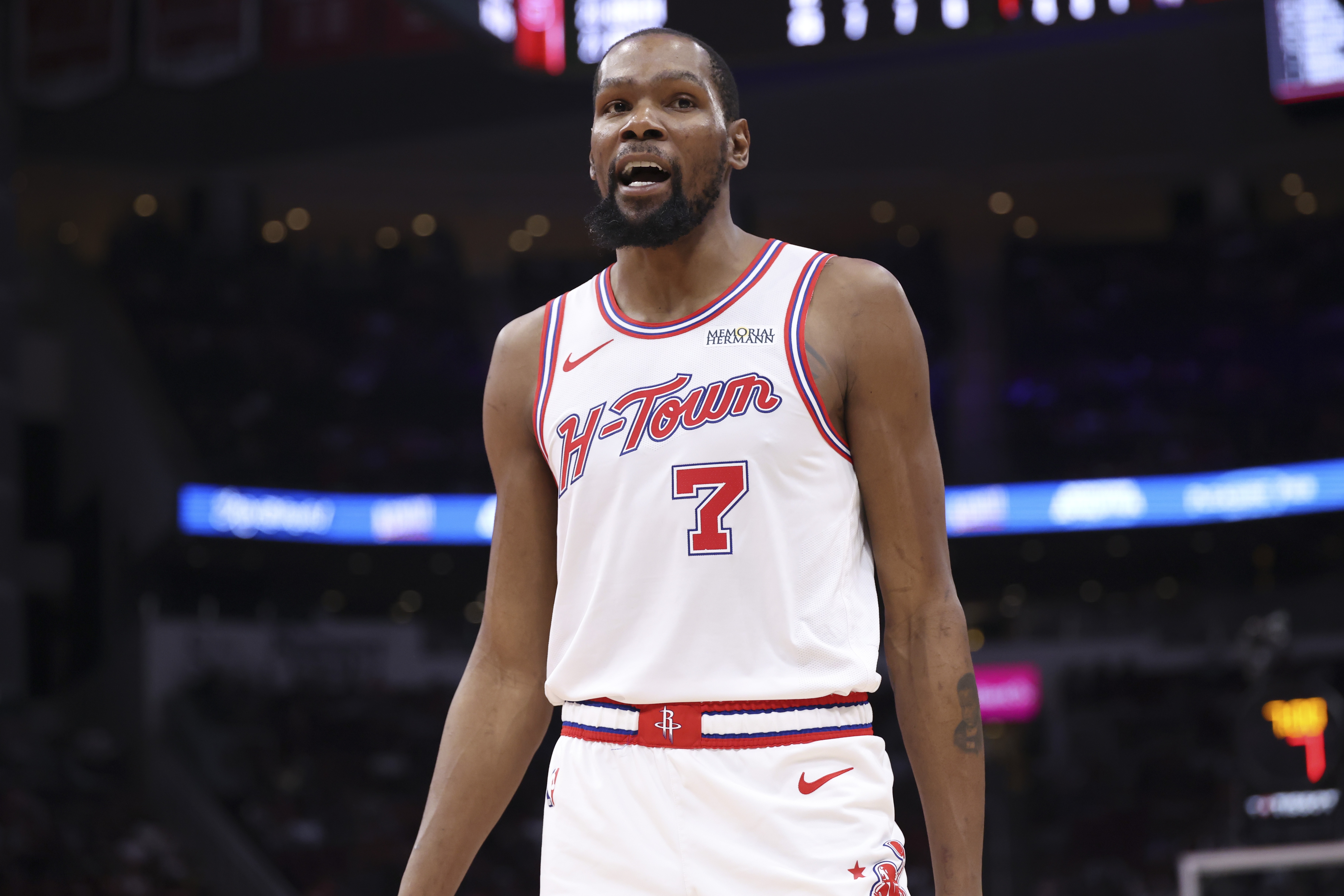 世界赛官网直连-KD：我打球时不会去留意狄龙 他搞垃圾话是感觉自己无法融入比赛